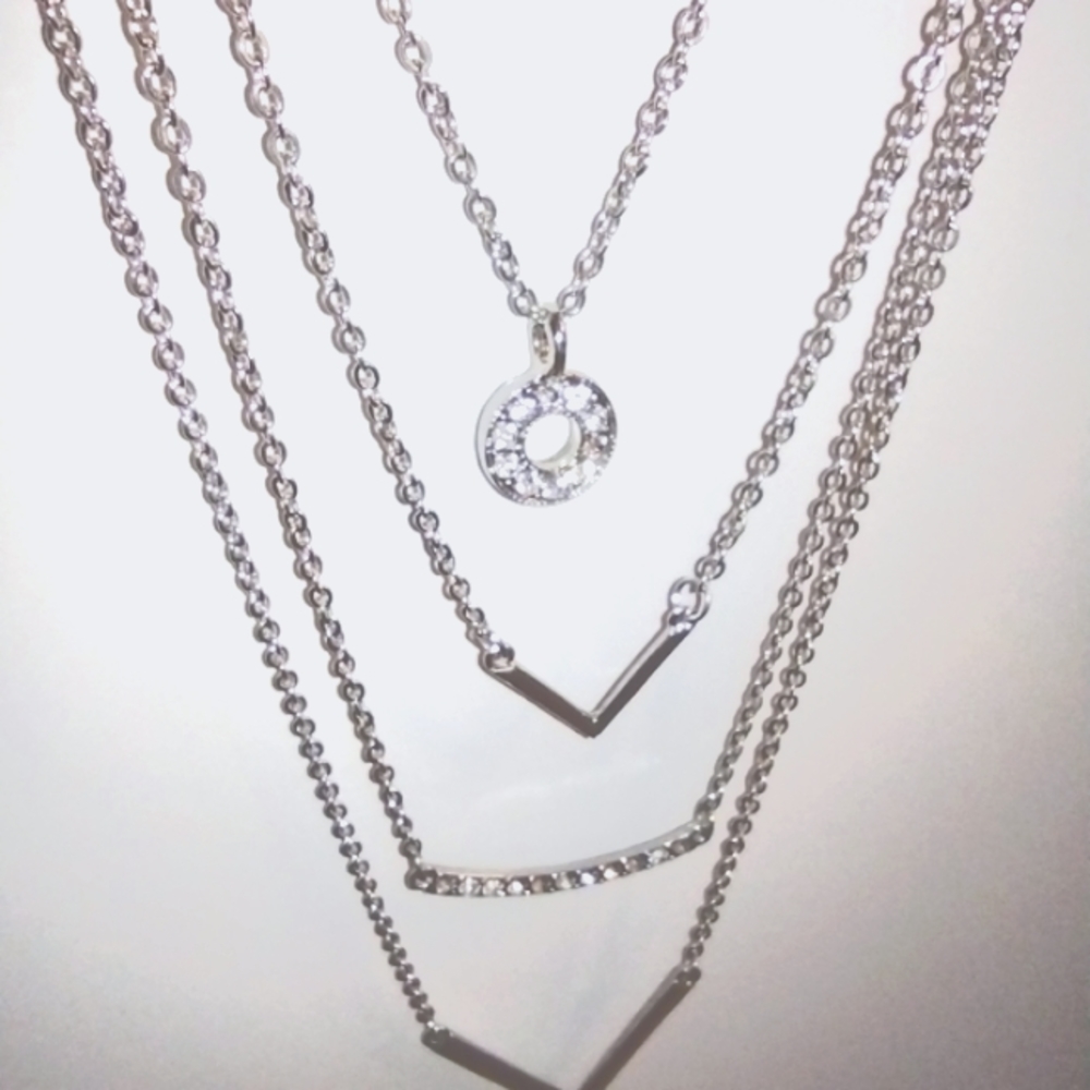 BRAND NEW Geometric layered necklace